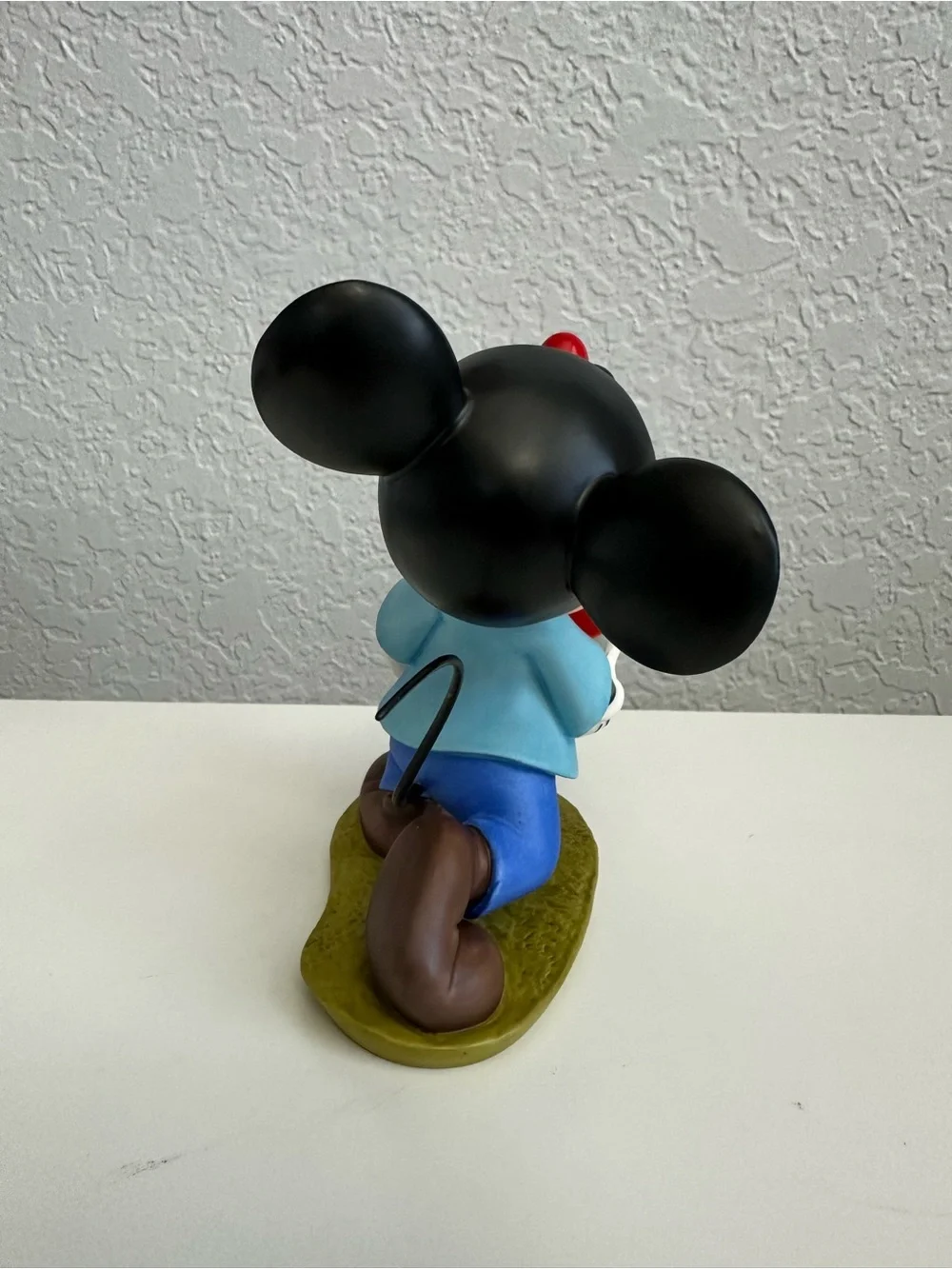 WDCC 1995 Mickey Mouse-Presents For My Pals Figurine-Pluto's Christmas Tree